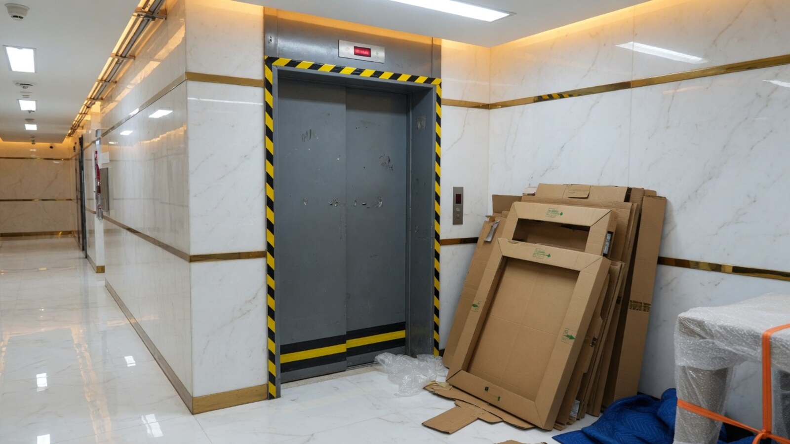 Service elevator corridor furniture delivery cover